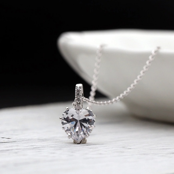 No Brand Jewelry - Real Diamond Cut Crystal Heart Pendant Necklace